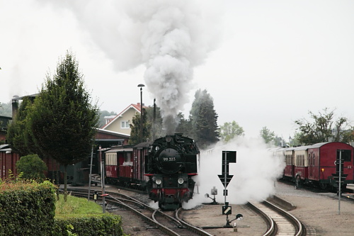 Ausfahrt aus dem Bahnhof Kühlungsborn-West am 6. August 2011.