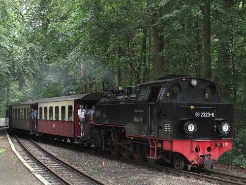 Heiligendamm: Eintreffen des Personenzuges mit 99 323 aus Bad Doberan am 6. August 2011.