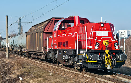 Alle 261 – so auch Lok 261 018 – für die DB sind grundsätzlich mit Rangierkupplungen ausgestattet. Aufnahme: Stefan Kolpatzik