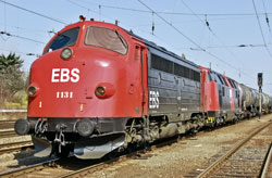 In Leipzig-Wiederitzsch bespannen die NoHAB 1131 und 228 757 der EBS am 27. März 2011 einen Kesselwagenzug nach Gera. Aufnahme: Sven Molle