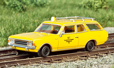 Nach Vorbild der urigen OHE-Draisine KL 1 von Drummer/Brekina: der antriebslose Opel Rekord Caravan in H0