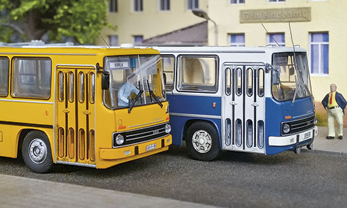Brekinas Ikarus 280-Gelenkbus in der Modell-Werkstatt